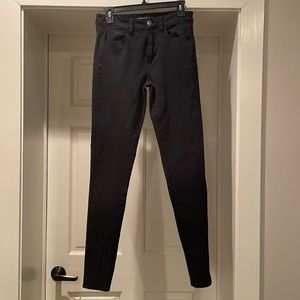 American Eagle Super Stretch x4 Hi-Rise Jegging in Black. Size 6 X-Long